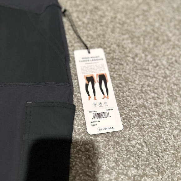 Alo High-Waist Cargo Legging, NWOT, Black, 4 pockets, new! Size M and XS - Picture 4 of 9